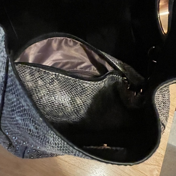 Leather Hobo snake grey and black shoulder bag with detachable cross body purse. - Picture 8 of 8